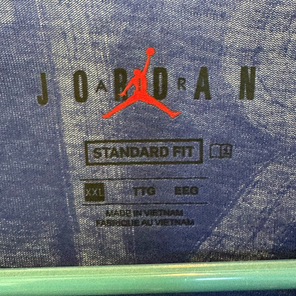 Jordan Navy T-Shirt with Red Logo Allover Print - Picture 5 of 7